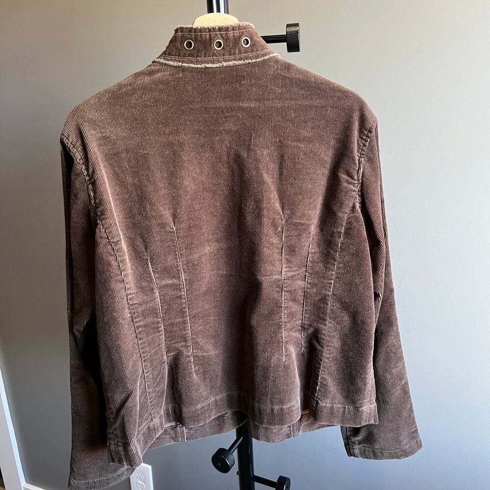 Chic Brown Suede Jacket With Button Detailing - image 5